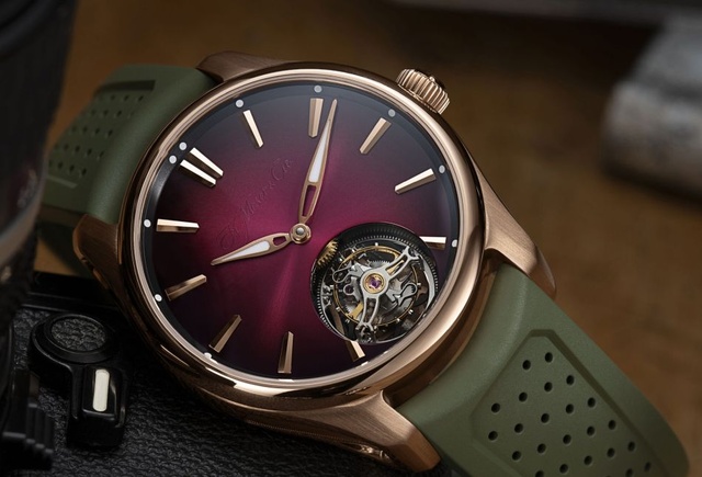 Moser Pioneer Tourbillon Burgundy : tourbillon sport-chic