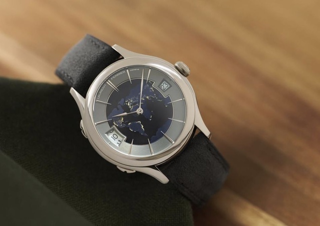 Laurent Ferrier Classic Traveller Globe Nuit : vol de nuit