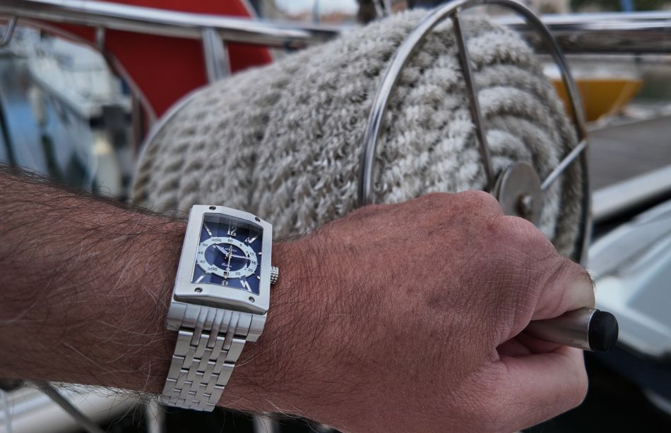 La jeune marque horlogère Magnin lance sa collection Galion avec verre à facettes sur Kickstarter