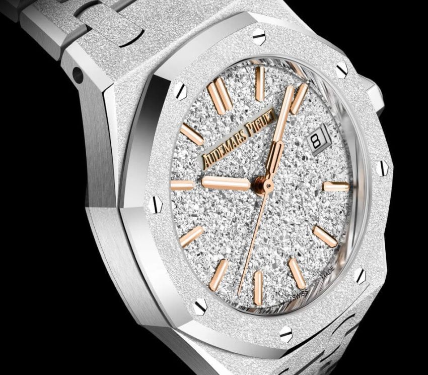 Audemars Piguet : deux Royal Oak de 34 mm en Frosted Gold avec cadrans "Crystral Sand"