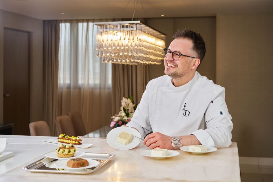 Mandarin Oriental Paris : deux desserts très horlogers avec Bell & Ross et le chef pâtissier Julien Dugourd