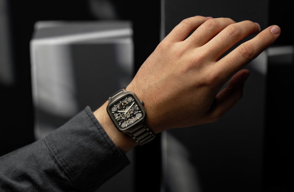 Rado True Square Skeleton : en céramique plasma aux finitions mates et détails sablés