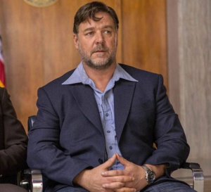 The nice guys : Russel Crowe porte une Omega Speedmaster