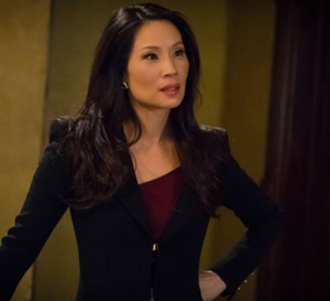 Elementary : Lucy Liu porte une Tank en or de chez Cartier