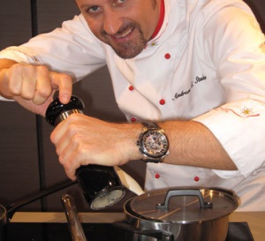 Studi cuisine avec au poignet une Patravi TravelTec FourX de Carl F. Bucherer