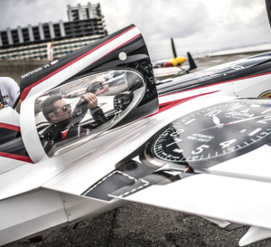 Alpina : sponsor de l'équipe Michael Goulian au Red Bull Air Race World Championship