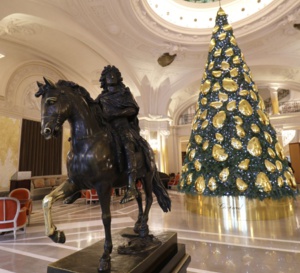 Monaco : Chopard illumine le sapin de Noël de l'Hôtel de Paris