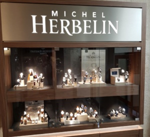 Michel Herbelin arrive rue Royale chez Emile Léon