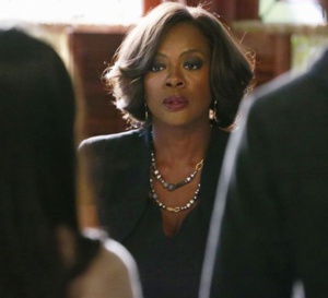 Murder : Viola Davis porte une Tank en or de chez Cartier