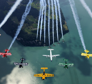 La flotte Breitling vole en formation au cœur de la Suisse