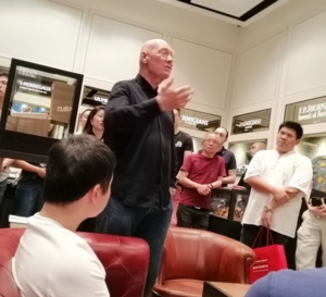 Jean-Claude Biver à Singapour pour signer son livre et visiter l'expo Patek