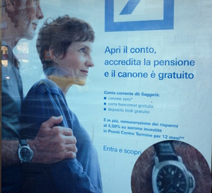 Rome : un mannequin porte une Luminor Panerai dans une publicité pour la Deutsche Bank