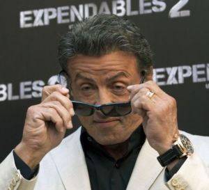 Expendables 2 : pendant la promo, Sylvester Stallone porte une Patravi TravelTec de Carl F. Bucherer