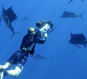 Omega : un regard unique sur nos océans avec Planète Océan, le film de Yann Arthus-Bertrand