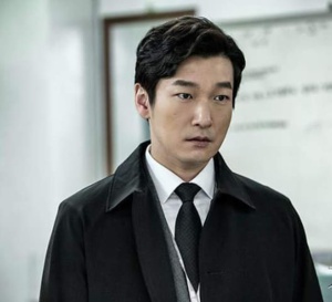 Stranger : Cho Seung-woo porte une TAG Heuer Aquaracer