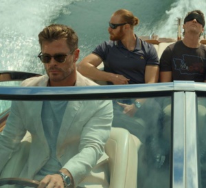 Spiderhead : Chris Hemsworth porte un chrono TAG Heuer Carrera