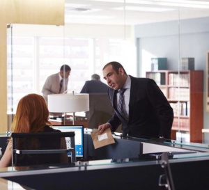 Suits : Rick Hoffman porte un chronographe de chez Festina