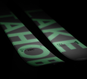 IWC : édition limitée de 55 skis freestyle luminescents avec The Faction Collection