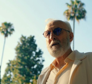 Sugar : James Cromwell porte une Rolex Daytona en or jaune sur bracelet cuir