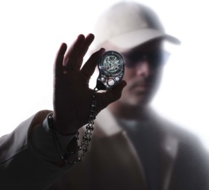 Droplet : Hublot x Daniel Arsham, une montre de poche modulable en titane et saphir