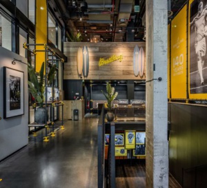 Paris : Breitling inaugure un pop-up store de 400m2 sur les Champs-Elysées