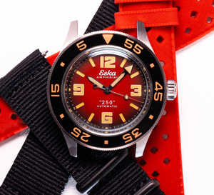 Eska Amphibian "250" Red Viper : nouvelle série limitée à 136 exemplaires avec cadran rouge fumé