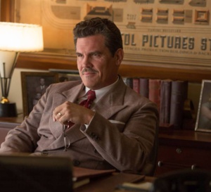 Avé César : Josh Brolin porte une Waltham des fifties